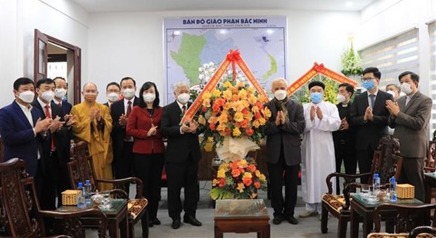越南祖国阵线中央委员会主席杜文战圣诞节走访慰问宗教界人士 hinh anh 1