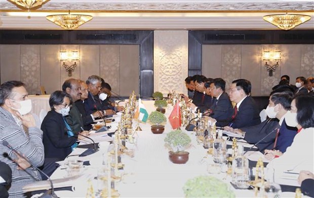 越南国会主席王廷惠与印度下议院议长奥姆·比拉举行会谈 hinh anh 2