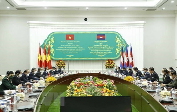 越南国家主席阮春福会见柬埔寨首相洪森亲王 hinh anh 2