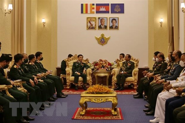 越柬两国防长举行双边会晤 hinh anh 1