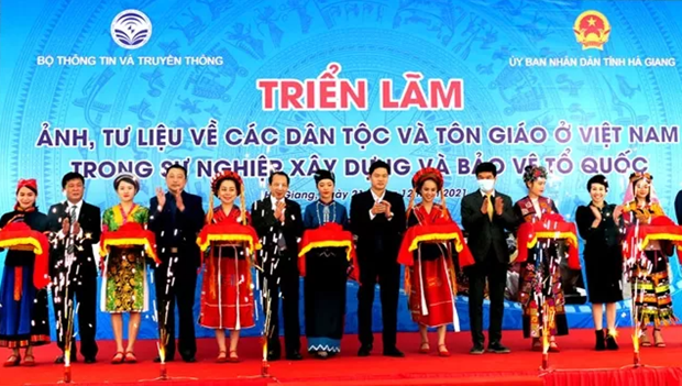 越南各民族与宗教图片展在河江省举办 hinh anh 1