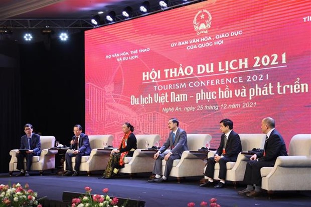“越南旅游：恢复与发展”的2021年越南旅游研讨会在乂安省开幕 hinh anh 1