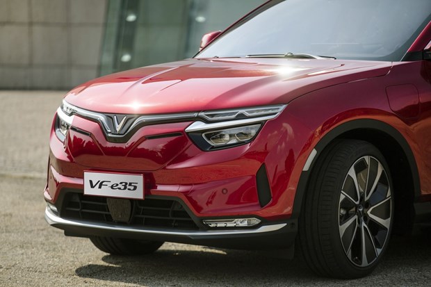 VinFast正式在全球范围内接受两款电动汽车车型VF e35、VF e36的预订 hinh anh 1