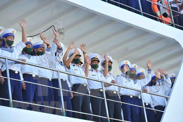 春节前夕海军第四区代表团前往长沙岛县看望慰问岛上军民 hinh anh 1