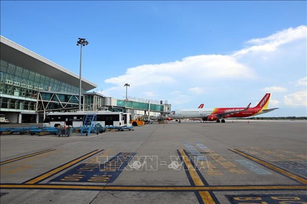 岘港市“安全灵活适应疫情”在2022年元旦节迎接27趟航班 hinh anh 2