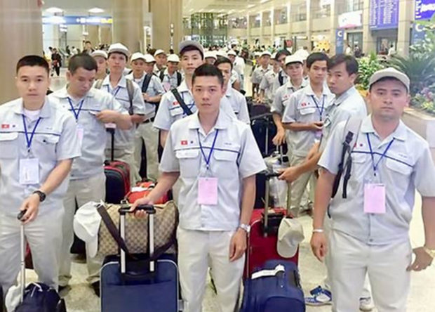 越南外国劳务中心共为1100名劳动者办理出境手续 hinh anh 1
