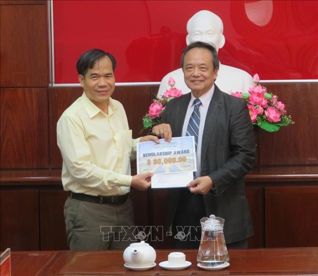 越南美国大学与芹苴市促进高素质人力资源培训合作 hinh anh 1