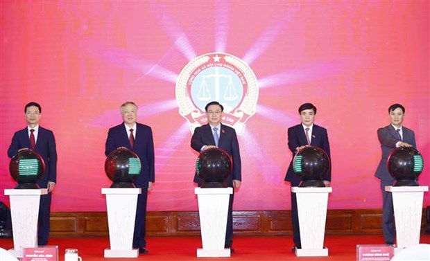 国会主席王廷惠出席法院领域的四个信息技术应用工程落成典礼 hinh anh 1