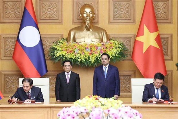 越南政府总理范明政与老挝政府总理潘坎·维帕万举行会谈 hinh anh 3