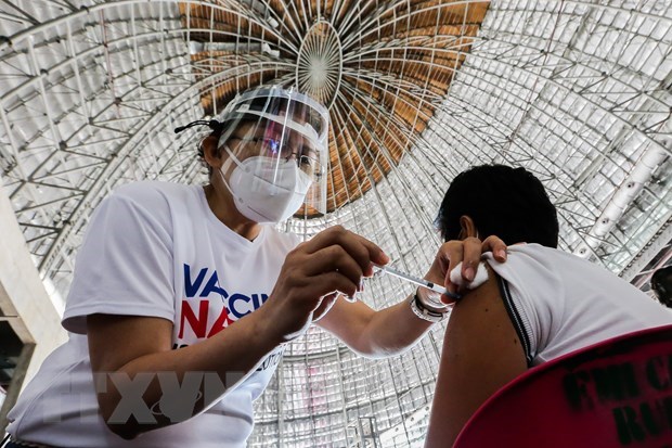 菲律宾新增病例不断创新高 五款新冠疫苗加强针获印尼食药监督管理局紧急使用授权 hinh anh 1