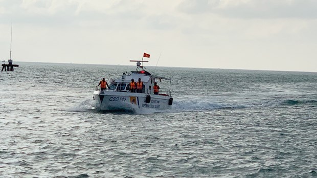 广治省成功营救在海上遇险的3名渔民 hinh anh 1