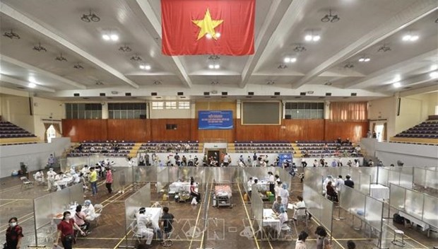 越南政府总理范明政：疫情防控工作是卫生部在2021年中最艰巨的任务但也是最突出的亮点 hinh anh 1