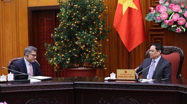 越南政府总理范明政建议阿斯利康继续向越南提供新一代新冠疫苗和治疗药物 hinh anh 2