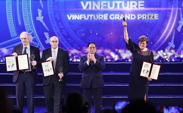 越南政府总理范明政出席VinFuture科技奖颁奖典礼 hinh anh 1