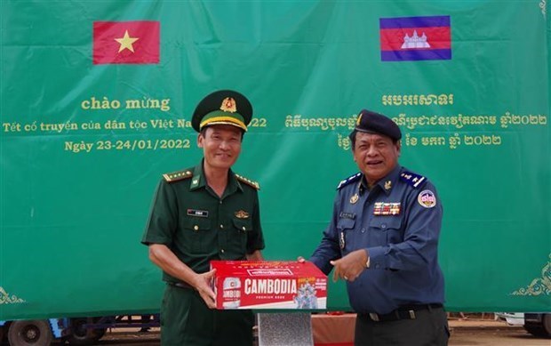 柬埔寨特本克蒙省向西宁省武装力量致以新春祝福 hinh anh 1