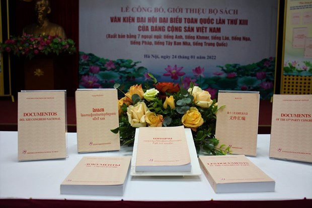 《越共十三大文件》丛书以7种语言发行 hinh anh 1