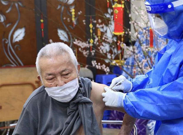 春节期间各省市继续加快新冠疫苗接种 hinh anh 1