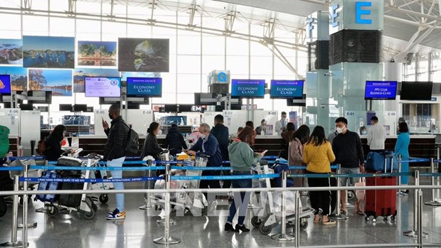 2022年壬寅春节假期 河内内排机场和胡志明市新山一机场接待游客量创纪录 hinh anh 1