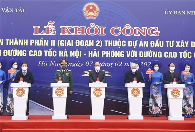 越南国家主席出席连接河内-海防高速公路和惹桥-宁平高速公路的公路修建动工仪式 hinh anh 1