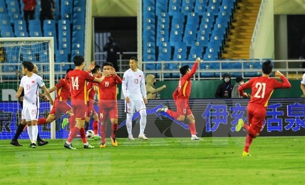 越南国家男子足球队的世界排名重返前100位 hinh anh 1