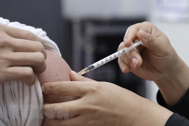 河内市加强针对新冠肺炎疫情感染风险较大人群的新冠疫苗接种工作 hinh anh 1