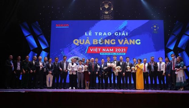 越南球员黄德和黄茹获得2021年越南金球奖 hinh anh 2