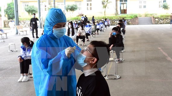 2月18日越南首次报告新增确诊病例超4.2万例 hinh anh 1