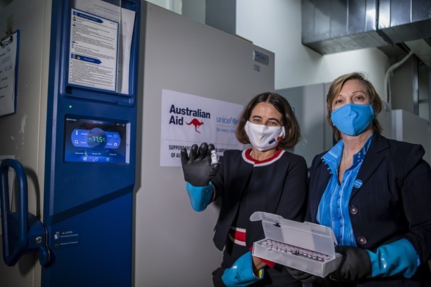 澳大利亚兑现向越南分享780万剂新冠疫苗的承诺 hinh anh 1