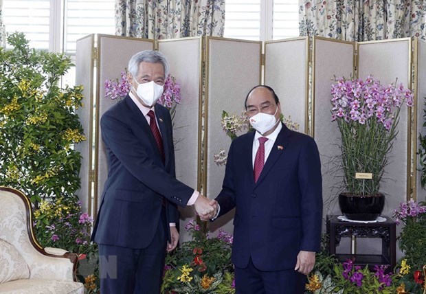 越南国家主席阮春福与新加坡总理李显龙举行会谈 hinh anh 1