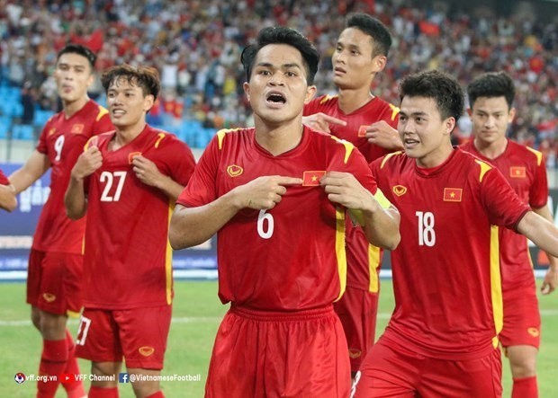2022年东南亚U23足球锦标赛决赛：越南队1-0击败泰国队夺冠 hinh anh 1