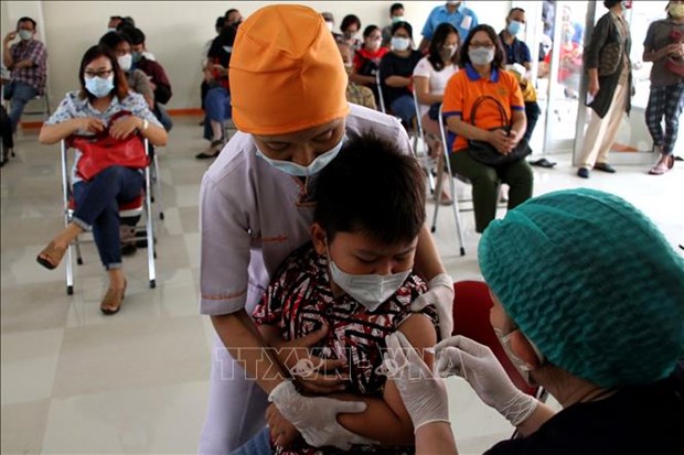印尼将在 3 月份为所有适合人群接种新冠疫苗 hinh anh 1