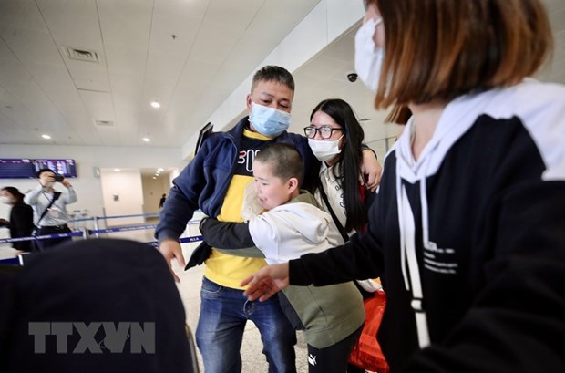 在乌越南公民保护工作：载运约270名越南公民从波兰回国的航班预计于3月10日降落内排机场 hinh anh 1