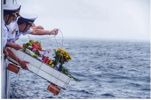 纪念越南长沙群岛鬼鹿角礁事件34周年：向海上阵亡的烈士致以崇高敬意 hinh anh 3