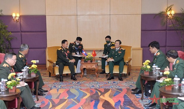 越南人民军总参谋长阮新纲上将会见老挝和缅甸军队领导人 hinh anh 1