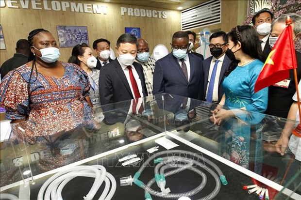 塞拉利昂共和国总统高度评价胡志明市高科技园区发展模式 hinh anh 1
