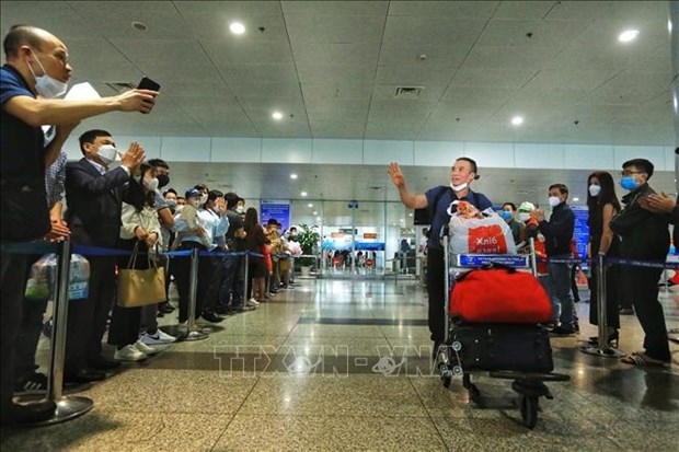 再一批共有259名旅居乌克兰越南公民搭乘第三班航班从波兰回国 hinh anh 1