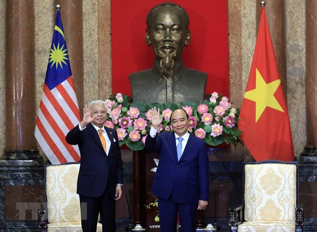 越南国家主席阮春福会见马来西亚总理 hinh anh 1