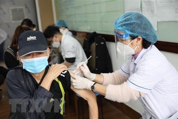 21日越南新增确诊病例数大幅下降 新增治愈病例近18万例 hinh anh 1