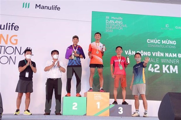 越南运动员在2022年岘港宏利国际马拉松赛上斩获佳绩 hinh anh 2