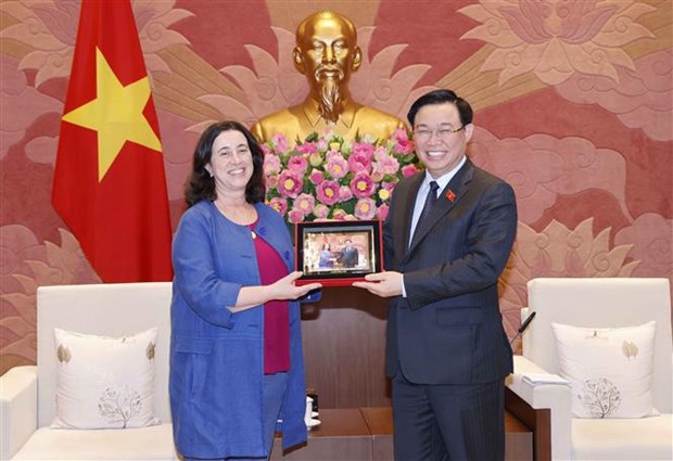 越南国会主席王廷惠会见世行东亚与太平洋地区副行长 hinh anh 1