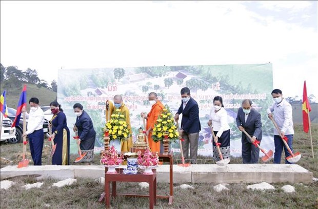 设在老挝川圹省的越老英烈祠工程项目动工兴建 hinh anh 1