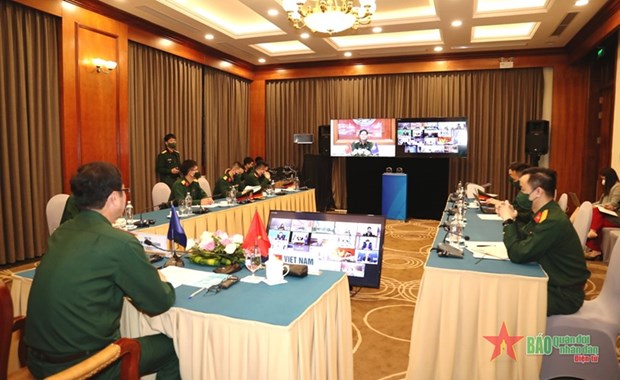 越南国防部代表团出席东盟国防高级官员会议 hinh anh 2