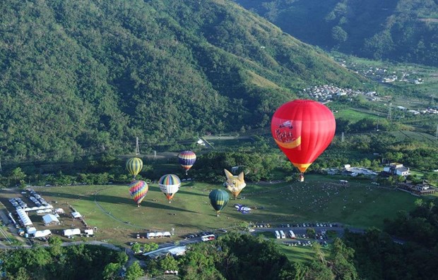 宣光省2022年第一届国际热气球节开幕 hinh anh 1
