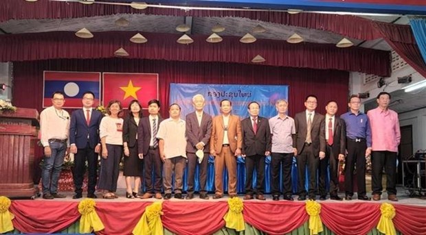 老挝中部越资企业协会和南部越资企业协会宣布成立 hinh anh 1