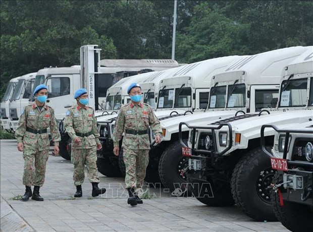 确保工兵队近2000吨装备和物资安全运抵联合国苏丹阿卜耶伊维和特派团 hinh anh 2