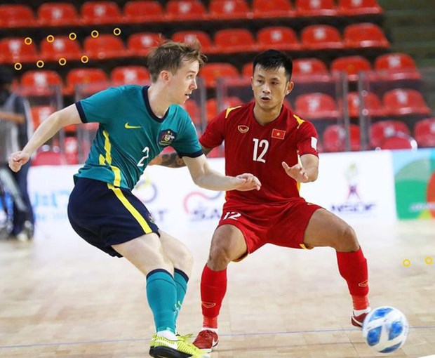 2022年东南亚室内五人制足球锦标赛：越南队以5比1击败澳大利亚队 挺进半决赛 hinh anh 1