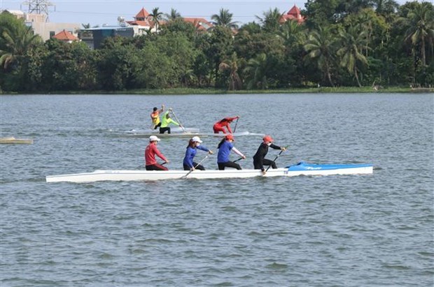 第31届东南亚运动会：赛艇和皮划艇运动员正全力做好赛前准备工作 hinh anh 1