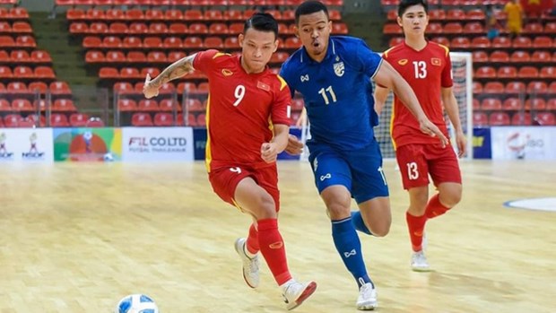 2022年东南亚室内五人制足球锦标赛：越南队以1比3输给泰国队 止步于半决赛 hinh anh 1
