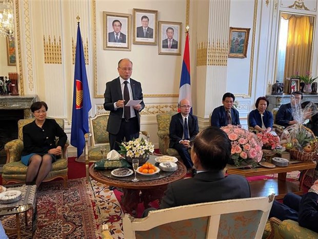 越南驻法国代表机构祝贺老挝2022年传统新年 hinh anh 1