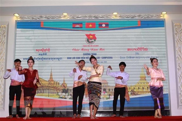 胡志明市领导向老挝、柬埔寨学生致以传统新年的祝福 hinh anh 1
